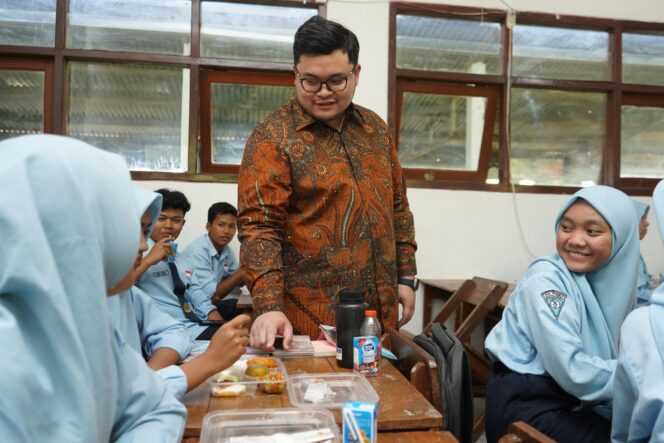 
 7000 Siswa di Kediri Ikuti Simulasi Makan Siang Bergizi, Mas Dhito: Menu Penuhi Kebutuhan Gizi