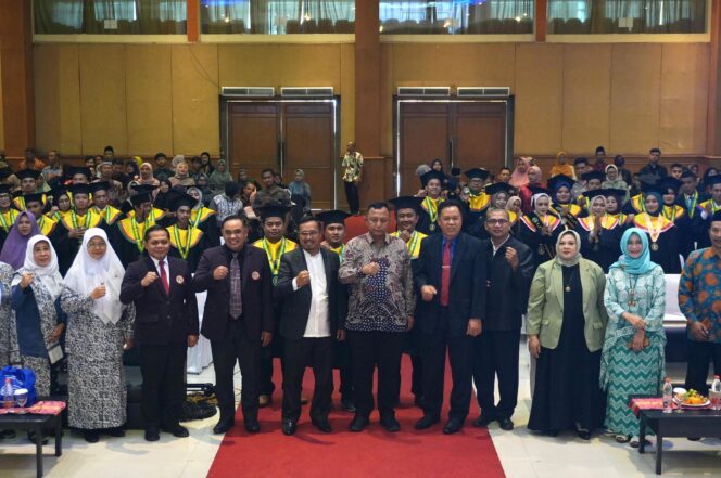 
 Pjs Bupati Kediri Beri Pesan Mendalam untuk Wisudawan Stikes Ganesha Husada