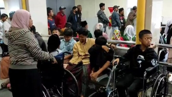 
 Ratusan Jemaah Pengajian Maulid Nabi Keracunan Snack Kedaluwarsa