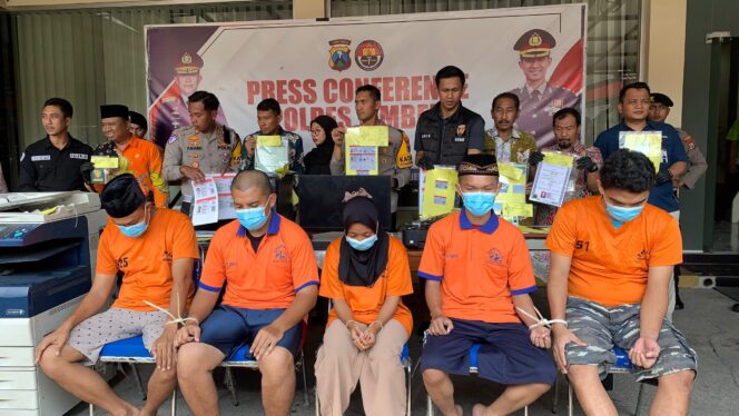 
 Polres Jember Sikat Komplotan Pemalsuan KTP hingga Buku Nikah