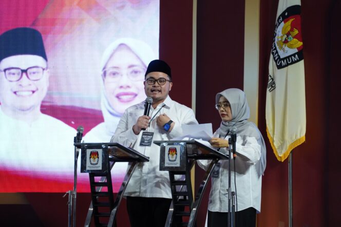 
 Lucu, Deny Akui Keberhasilan Dhito di Bidang Kebudayaan saat Debat Publik Pilkada Kediri