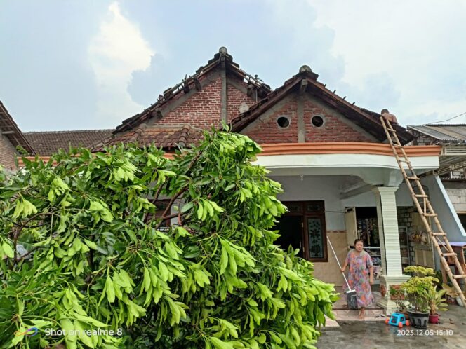 
 Ratusan Rumah di Lamongan Rusak Akibat Cuaca Ekstrem Awal November