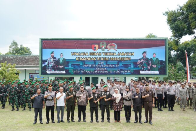 
 Mas Dhito Sambut Dandim 0809 Baru dan Apresiasi Letkol Inf Aris Setiawan