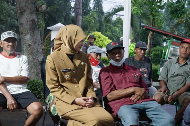 
 Romantika Senja Vinanda, Buka Bersama dengan Tukang Becak
