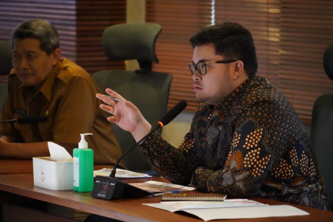 
 Tegas! Dhito Instruksikan Dinas PUPR Prioritaskan Perbaikan Jalan Kabupaten